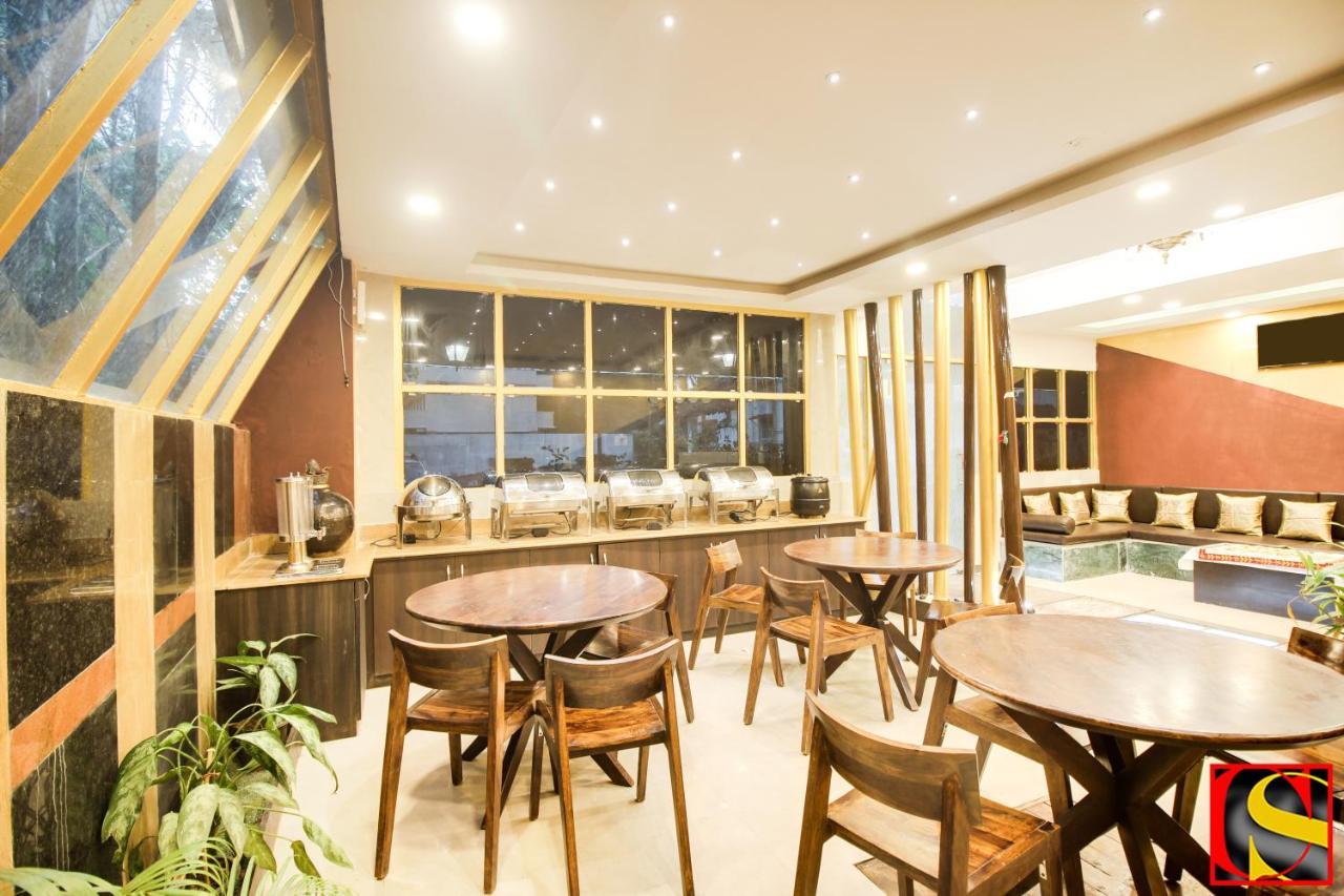 Candolim Sands Exterior photo